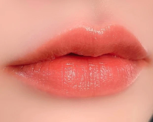 Laka ボンディンググロウリップスティック 209 スウォッチ