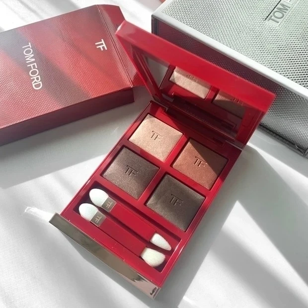 《TOM FORD BEAUTY》11月24日限定発売!ロストチェリーデザイン大人の赤パケ!スウォッチ&メイク♡