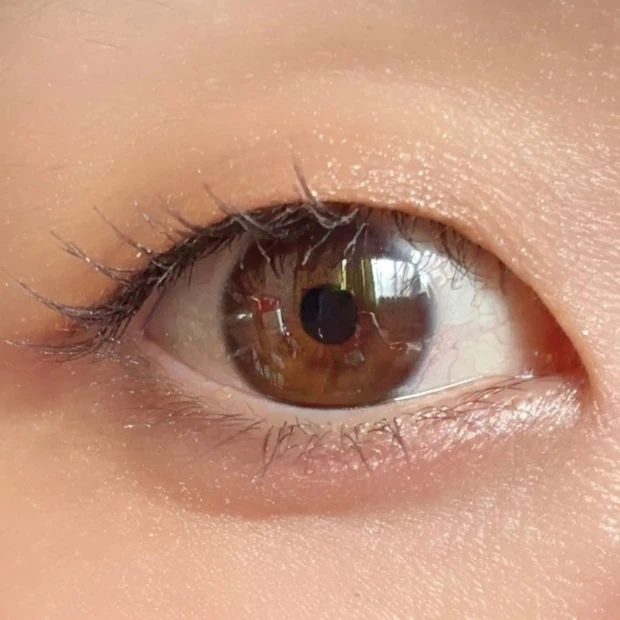 RMK シンクロマティック アイシャドウパレット EX-18 ナイーブナイツのスウォッチ