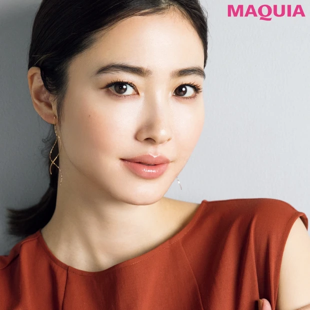 ワントーンメイクで好バランスに! ウォームベージュリップで上品大人顔