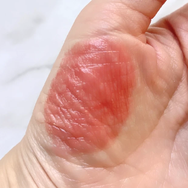 イエベ春向け「セザンヌ リップカラーシールド 08 チェリーレッド」のスウォッチ