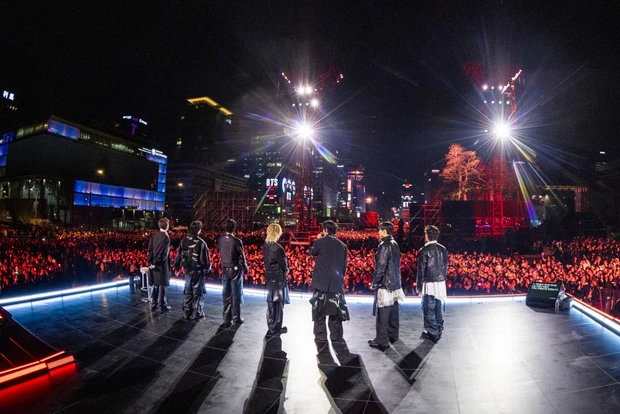 BTS 『BTS THE COMEBACK LIVE | ARIRANG』 ライブレポ Netflix 後ろ姿