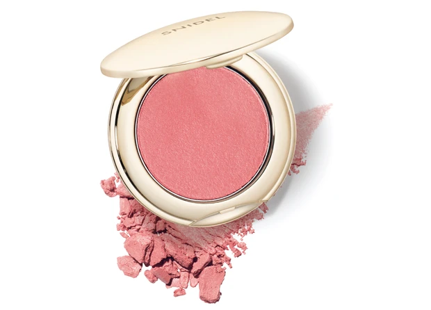 スキン グロウ ブラッシュ 10 ￥3300／スナイデル ビューティ