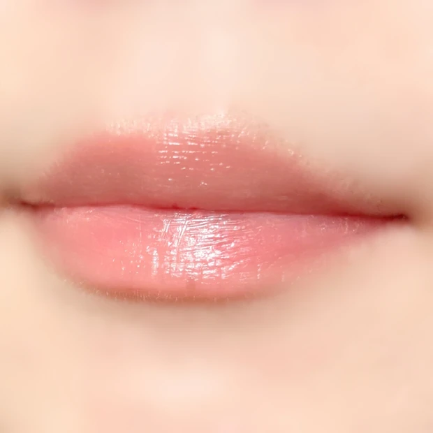 ポール&ジョー「リップスティック シアー 08 キュ ドゥ シャ」のスウォッチ