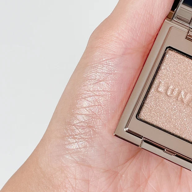 ルナソル 03 Mirror Ash スウォッチ