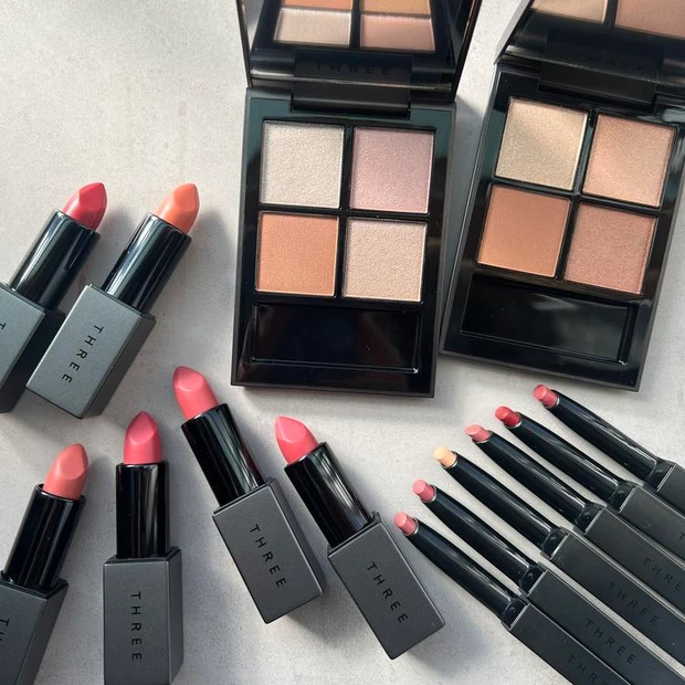 【7位】THREEの春新色を全色スウォッチ！ 人気アイパレットの限定色や新リップなどが登場【春コスメ2025】