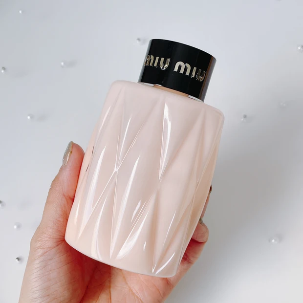 香水級ボディミルク ミュウミュウ ツイスト 乾燥肌