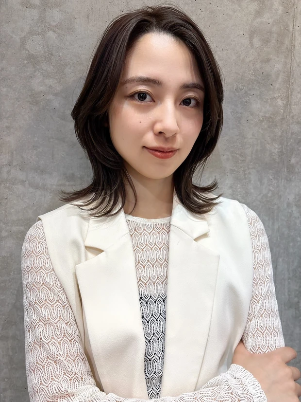 髪型　ミディアム　ウルフ風ミディアム　前髪なし　スタイリング