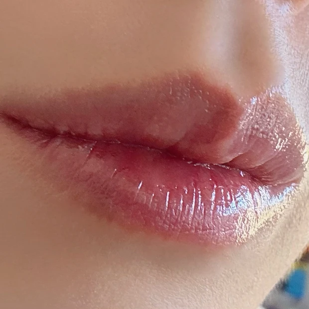 YSL ラブシャインキャンディグロウバーム 1B スウォッチ