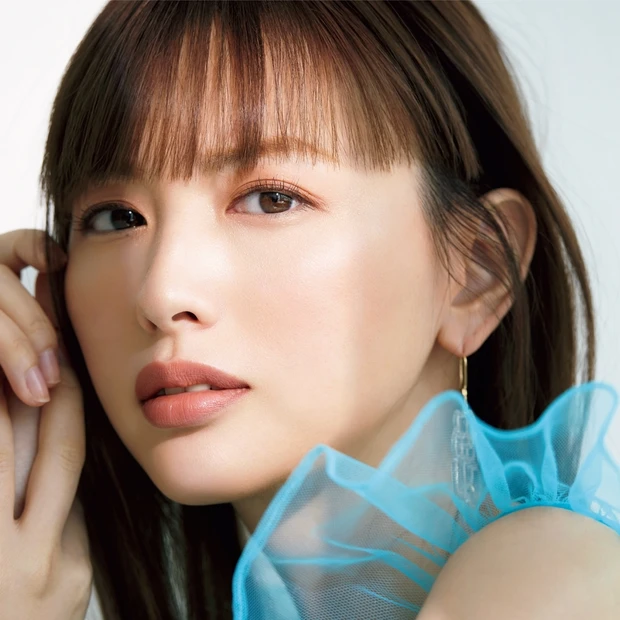 ラメ入りハイライトならハリ感まで上昇！ 効果的なつけ方をKUBOKIさん…