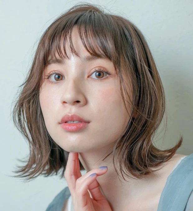 MINXの髪型・ヘアスタイルまとめ_セミウェットな質感がレディ！ 30代・40代向けのくびれミディアムボブ