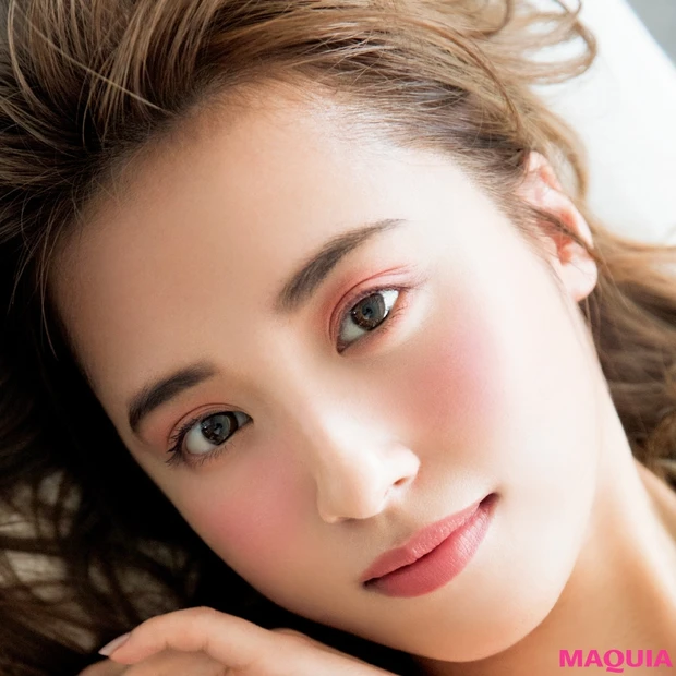 マンネリメイクから卒業！甘くて大人っぽい“ピーチメイク”の目からウロコ技…