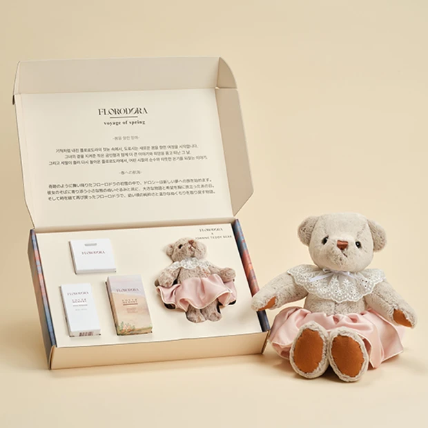 韓国ブランド「フローロドラ」×「ジョアン・テディベア」のホリデー限定コラボが登場【クリスマスコフレ2025】