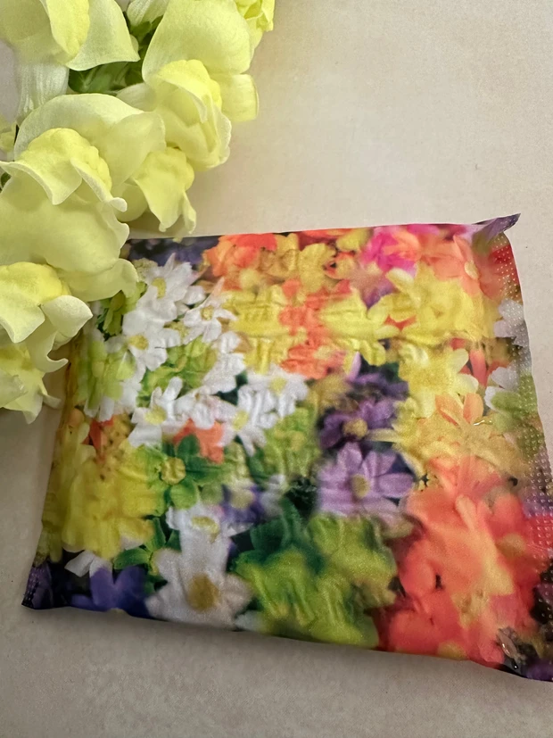 隠すのではなくむしろ自慢したくなる蜷川実花デザインの限定ナプキン_1_1