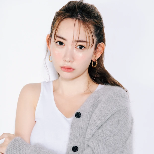 うるツヤ肌なこじはるのスキンケアポリシー。「落とすことが保湿ケアのファー…