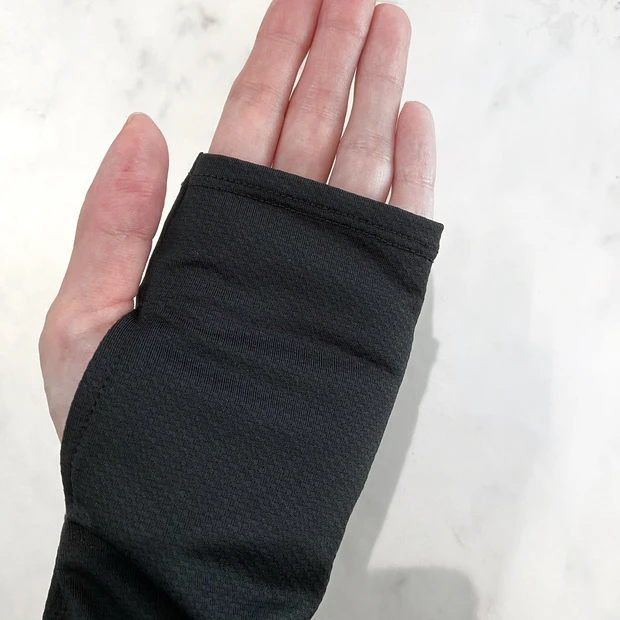 ユニクロ　エアリズムUVカットメッシュアームカバー