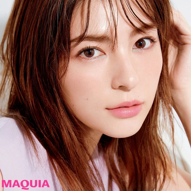 目頭のミントブルーでうるみ目に! 定番ブラウンとの相性も抜群