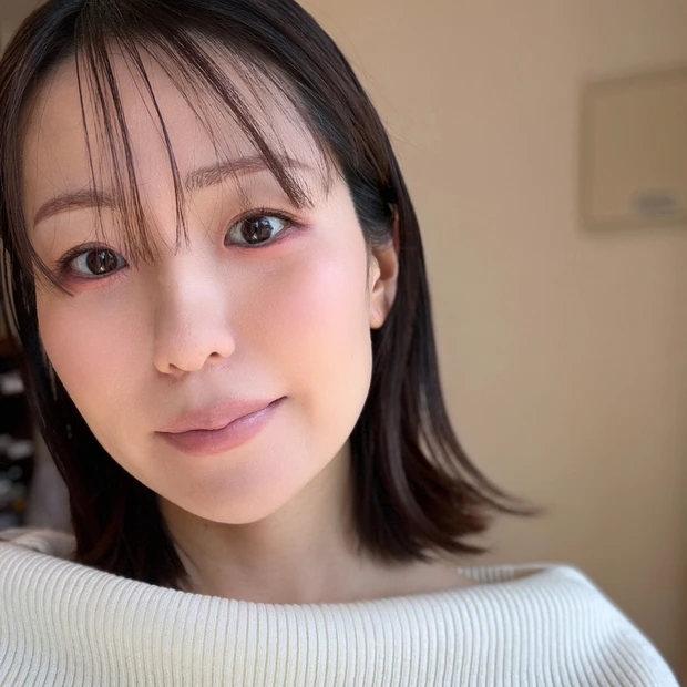 M·A·C パウダーキスヘイジーマットリップスティック 905ビーマイブライズメイド 仕上がり