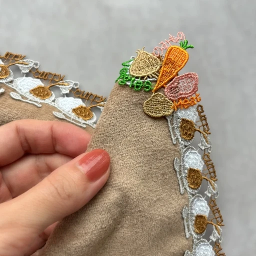 近沢レース店　シーズンタオルハンカチ　「ライスカレー」