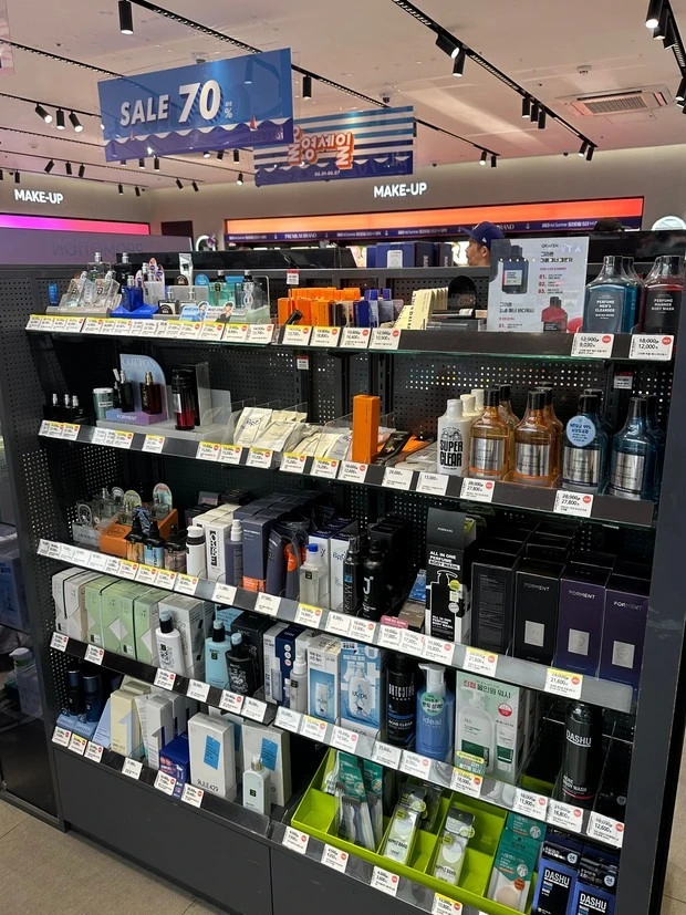 「オリーブヤング(OLIVE YOUNG)明洞本店」 画像