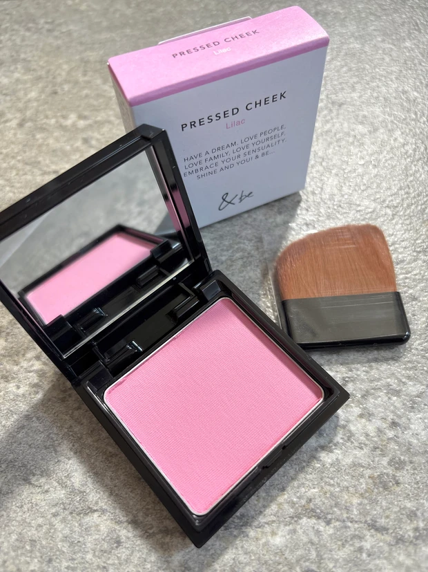 アンドビー　＆be プレストチーク　ライラック　限定色　新色　イエベ　ブルベ　河北裕介　川口春奈　2026 新作　ロフト