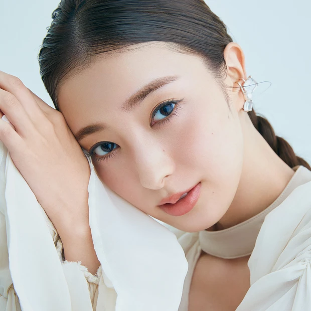 “新しい黒”で目元印象一新! ディーアップのNEO BLACKでつくる …