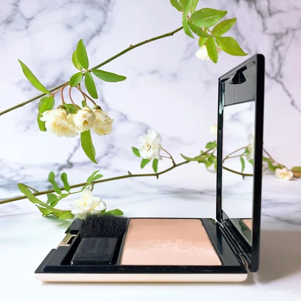 SUQQU ピュア カラー ブラッシュ 09 彩陽炎 側面