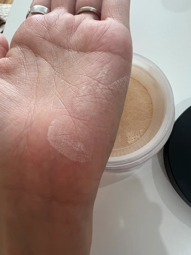 THREE アルティメイトダイアフェネス ルースパウダー グロー 01