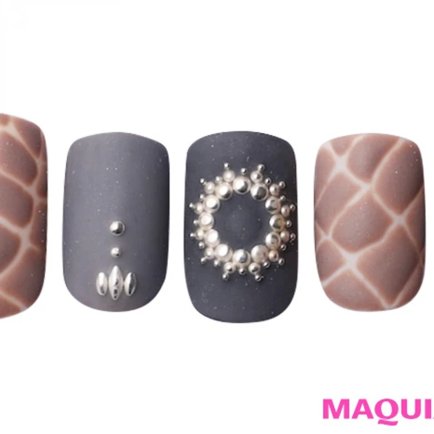 クロコダイルをソフトに見せて、デコレーションも引き立てる「マット」ネイル