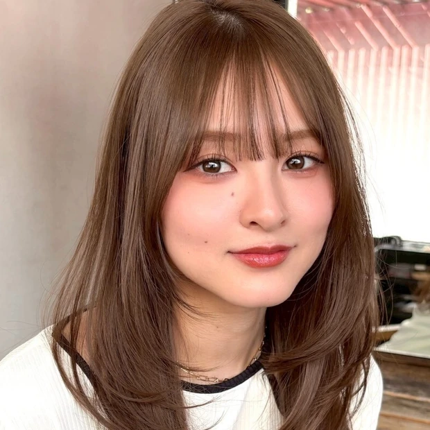 【40代に似合う髪色】オリーブベージュで軽やかに！ 大人の華やかロングレイヤー