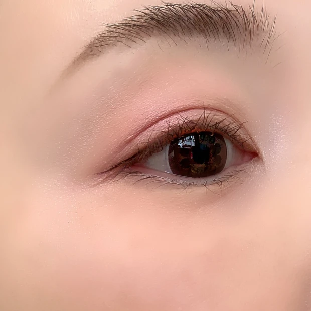 KATE バウンシーチークシャドウ MV-1 スノーモーヴを使用したメイクの仕上がりイメージ