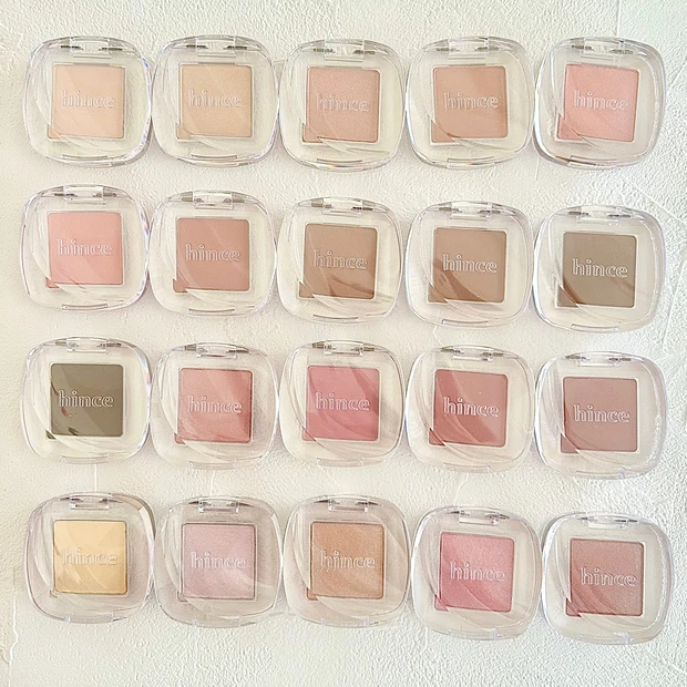 ヒンス シングルアイシャドウ全20色のパッケージ