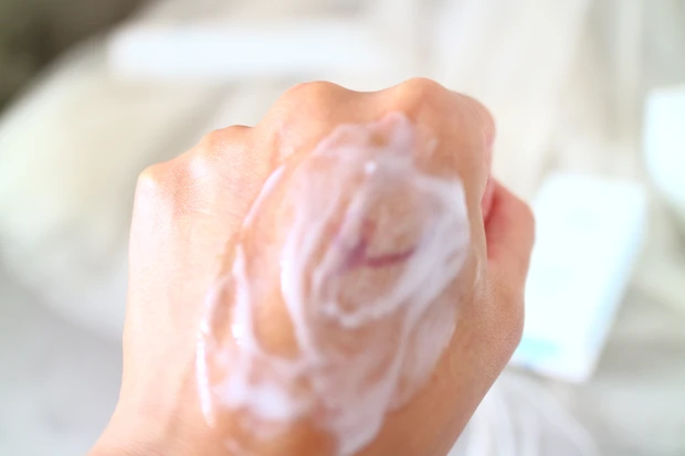 \皮膚科学研究から生まれたスキンケア/【iniks イニクス】敏感肌&乾燥肌のための低刺激処方のマスクにつきにくいファンデーション_5_2