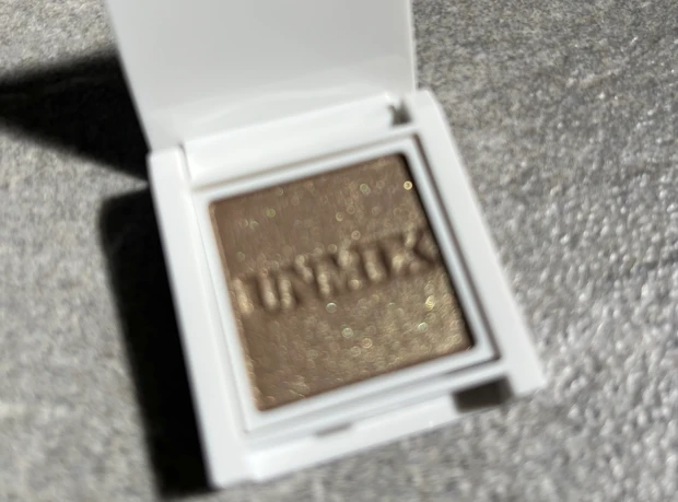 UNMIX　アンミックス　アイリッドニュアンス　新色　15 カーキ　16 グリーンベルベット スウォッチ　口コミ　アイシャドウ