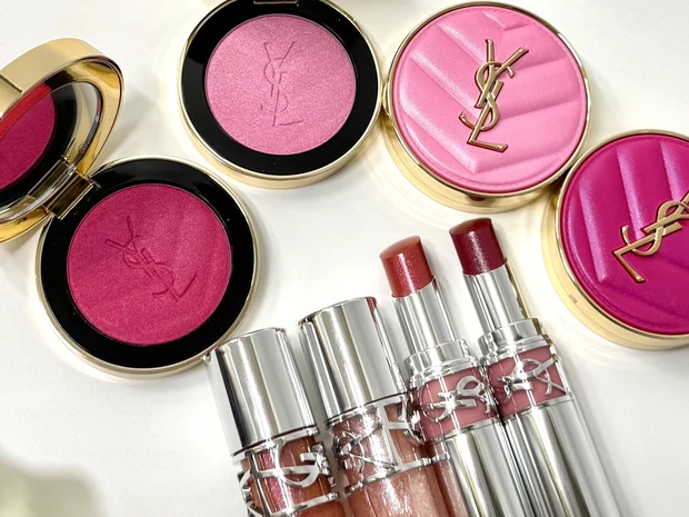 【春コスメ2026】YSLの春新色を全色スウォッチ！ 人気リップやチークにキャンディーのようなラメシェードが登場