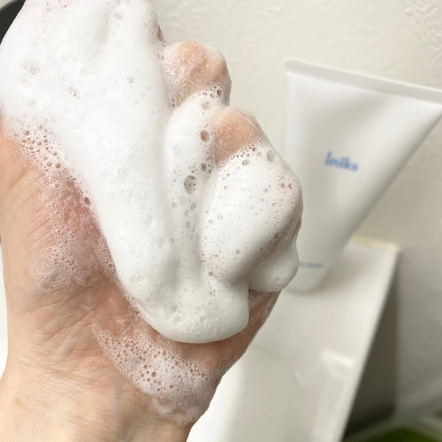 密着型ヒアルロン酸のベールで包む大人トラブル肌用［イニクス］_2