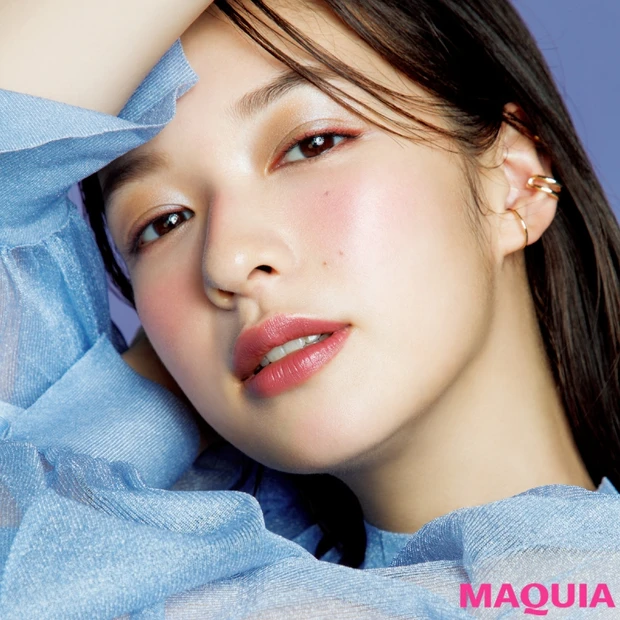 秋メイクのトレンドを解説！ 「偏光パール」&「ほのツヤチーク」で旬顔に