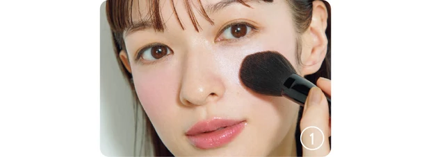 多幸感メイク チークの入れ方ハウツー　チークは頬中央に横長に