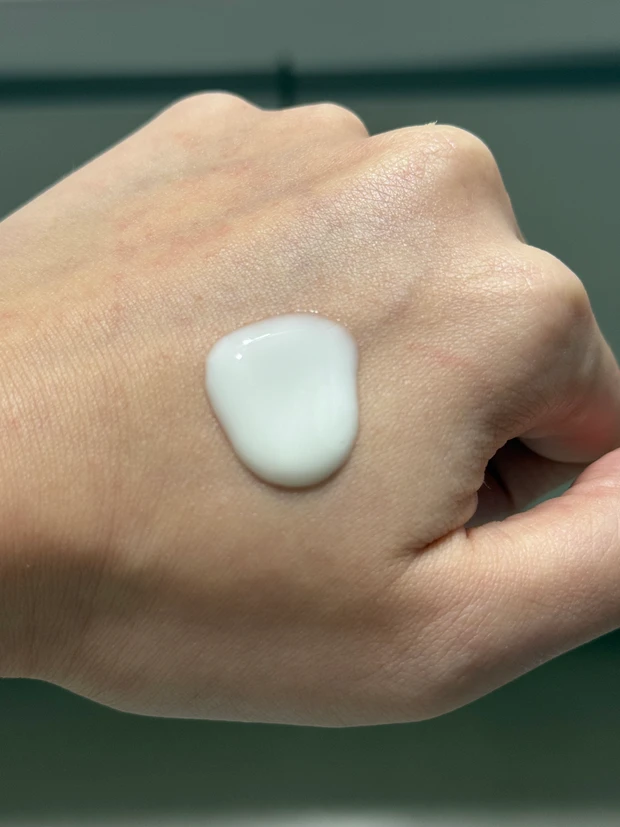 アベンヌ Avene 美容液 テクスチャー