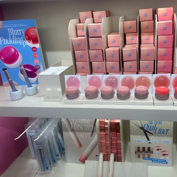 fwee(フィー)アジト東京 店内