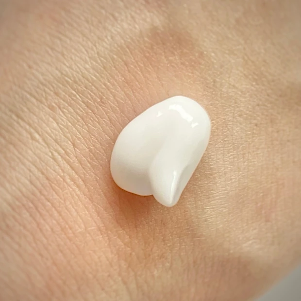 ヒルドイドで有名な製薬会社マルホが作った、摩擦レスな肌に優しい『イニクス』を試してみました！_3_2