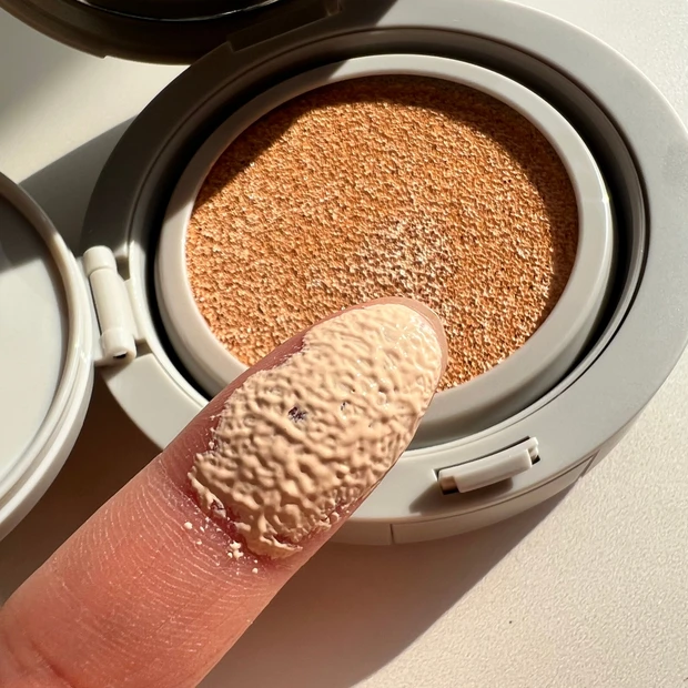 【バイユア】自然なツヤ感と軽やかな付け心地が魅力のクッションファンデで肌を格上げ