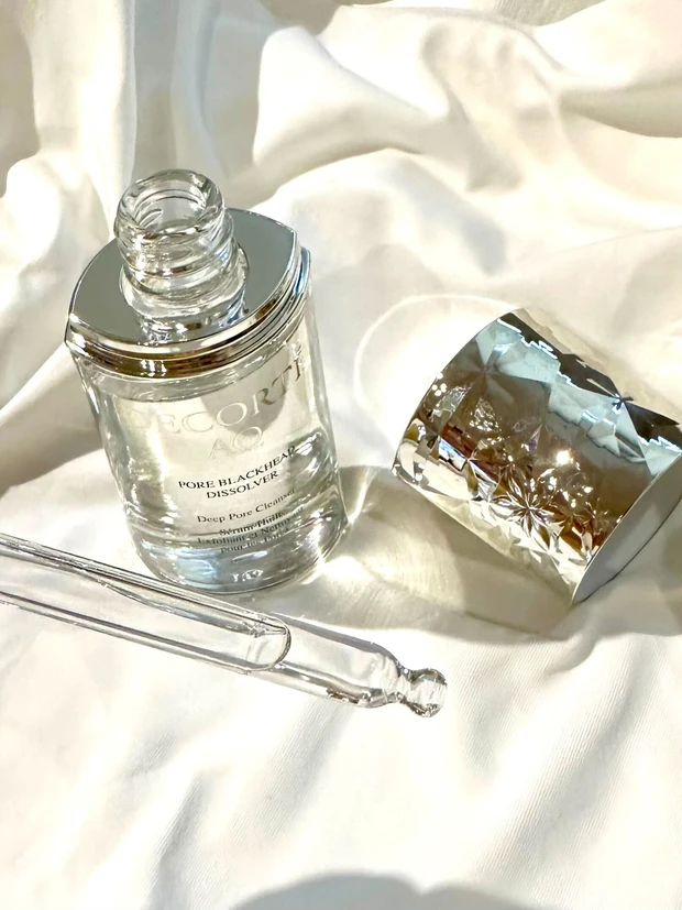 発売前から話題のあの美容液【コスメデコルテ ＡＱ 毛穴美容液オイル】_4