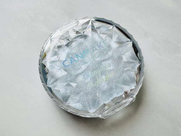 キャンメイクのむにゅっとハイライター 04 ブルートパーズ