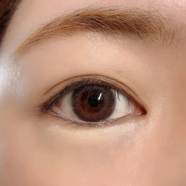 【涙袋メイク】3STEPでできる涙袋メイク_1. コンシーラーを乗せる_1