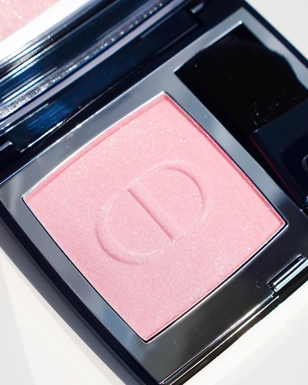 Diorのキラキラチークがかわいすぎる！「ディオールスキン ルージュ ブラッシュ」の大人気カラー 212 チュチュ ホログラフィックを徹底レビュー。_2_2