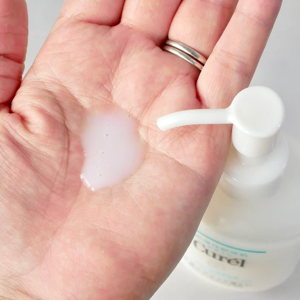 キュレル(Curél) 乳液ケアメイク落とし テクスチャー