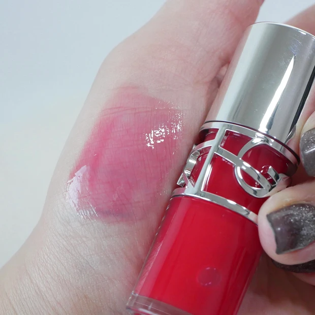 イヴサンローラン リップセラム プランパー スウォッチしてるところ 動く!マキアサロン