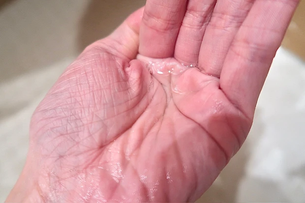 コスメデコルテ AQ ブースティング トリートメント ヘアセラムのテクスチャー