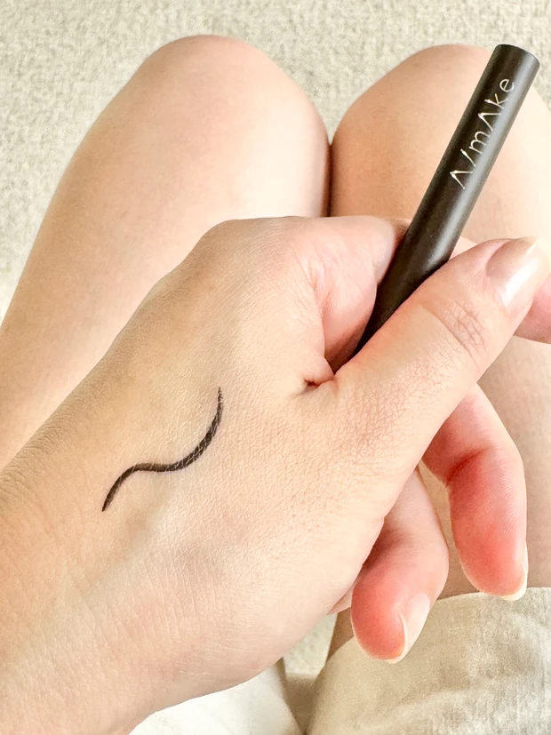 アイメイク　アイライナー